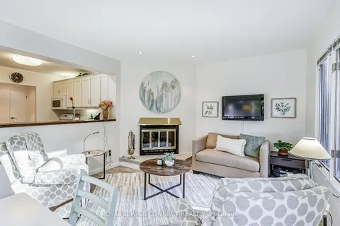 69 Sonneck Sq, Toronto, ON M1E 1A8