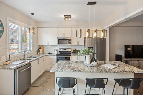 139 Cathedral Dr, Whitby, ON L1R 0N7