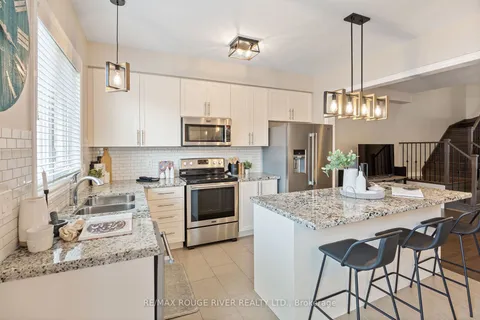 139 Cathedral Dr, Whitby, ON L1R 0N7