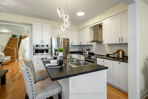 16 Closson Dr, Whitby, ON L1P 0N1