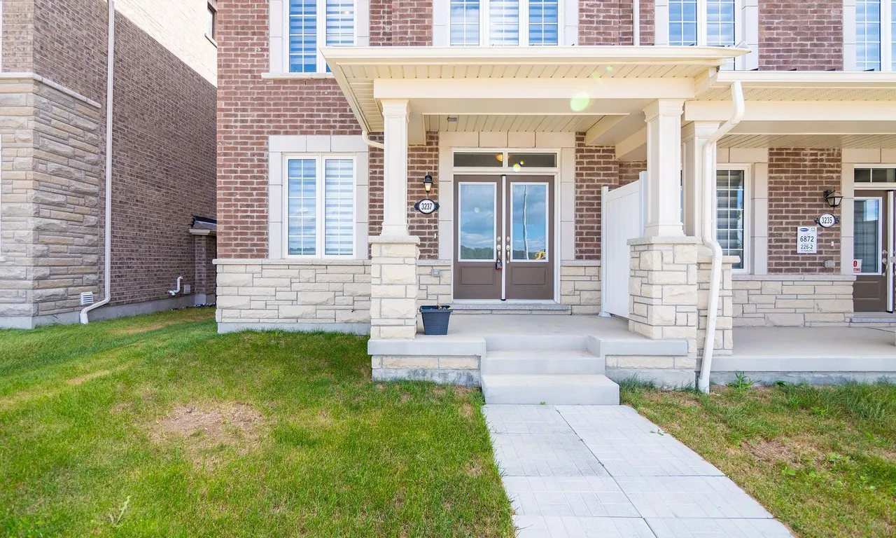 3237 Brigadier Ave, Pickering, ON L1X 0N4