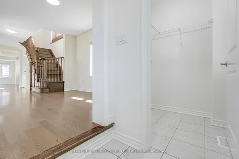 92 Coho Dr, Whitby, ON L1P 0E6