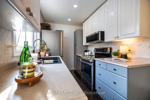 639 Bloor St, Oshawa, ON L1H 3N4