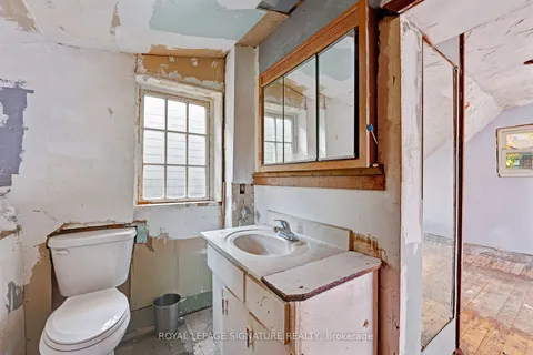 271 Victoria Park Ave, Toronto, ON M4E 2S6