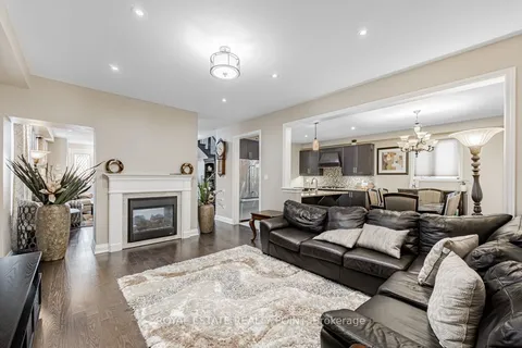 69 Braebrook Dr, Whitby, ON L1R 0M9