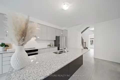 1408 Mockingbird Sq, Pickering, ON L0H 1J0