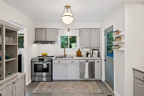 421 Hillcroft St, Oshawa, ON L1G 2M6