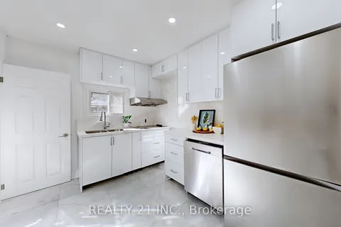 92 King Edward Ave, Toronto, ON M4C 5J6