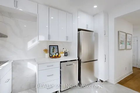 92 King Edward Ave, Toronto, ON M4C 5J6