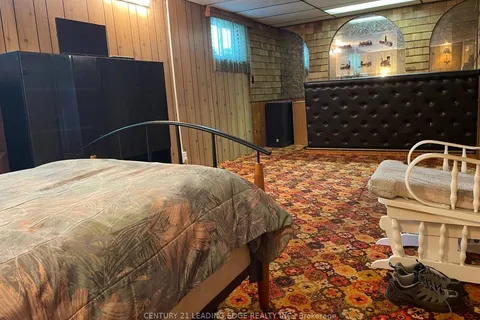 102 Fitzgibbon Ave, Toronto, ON M1K 4A3