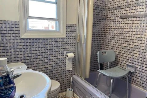 102 Fitzgibbon Ave, Toronto, ON M1K 4A3