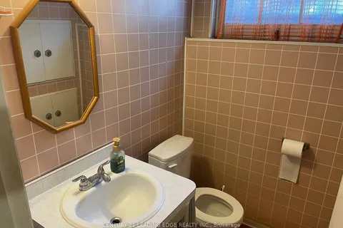 102 Fitzgibbon Ave, Toronto, ON M1K 4A3