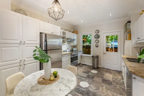 18 Hannaford St, Toronto, ON M4E 3G7