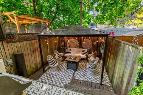 18 Hannaford St, Toronto, ON M4E 3G7