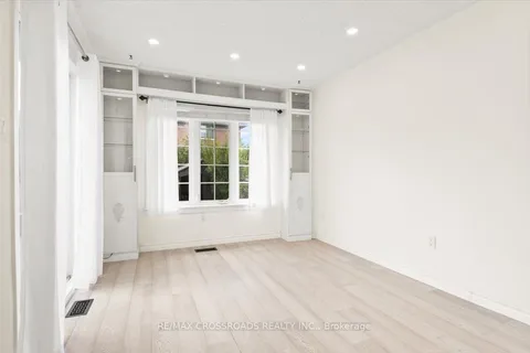 33 John Walter Cres, Clarington, ON L1E 2W6