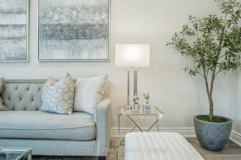 11 Valia Rd, Toronto, ON M1E 3V9