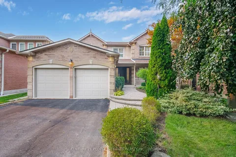 16 Kennett Dr, Whitby, ON L1P 1L5