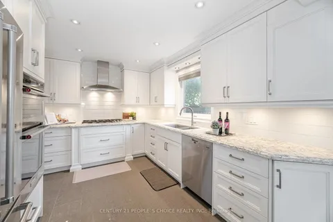 16 Kennett Dr, Whitby, ON L1P 1L5