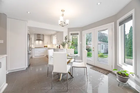16 Kennett Dr, Whitby, ON L1P 1L5