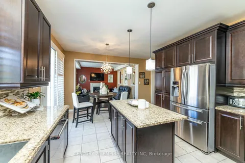 21 Denbury Crt, Whitby, ON L1M 2N9