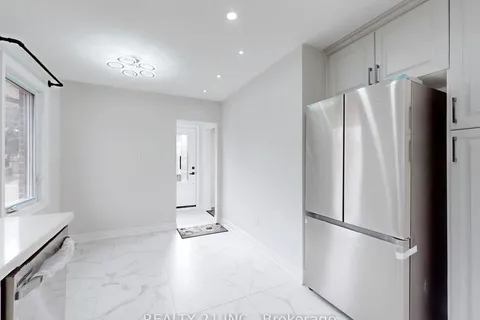 40 Greenock Ave, Toronto, ON M1G 2Z9