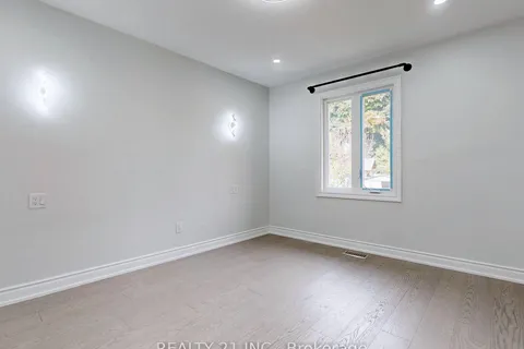 40 Greenock Ave, Toronto, ON M1G 2Z9