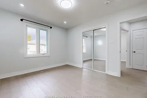 40 Greenock Ave, Toronto, ON M1G 2Z9