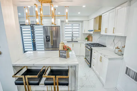 10 Tozer Cres, Ajax, ON L1T 4Z9