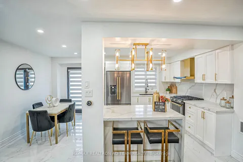 10 Tozer Cres, Ajax, ON L1T 4Z9