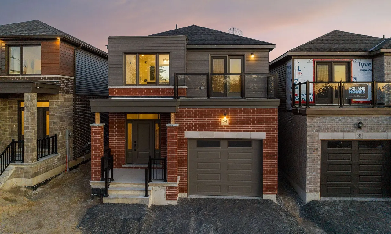 997 Queensdale Ave, Oshawa, ON L1H 1H4