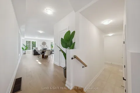 997 Queensdale Ave, Oshawa, ON L1H 1H4