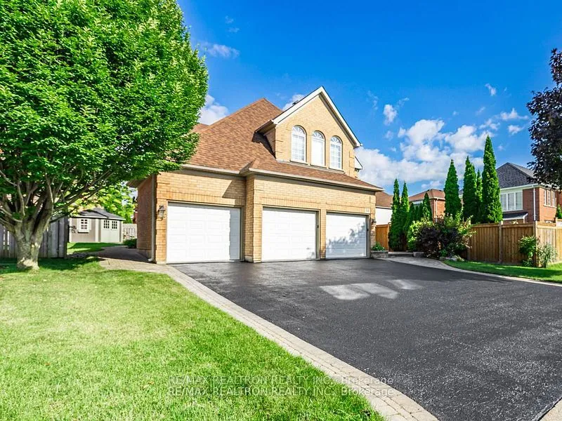 98 Wetherburn Dr, Whitby, ON L1P 1N5