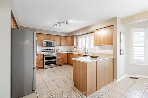 98 Wetherburn Dr, Whitby, ON L1P 1N5
