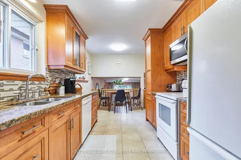 224 Coronation Dr, Toronto, ON M1E 2J4