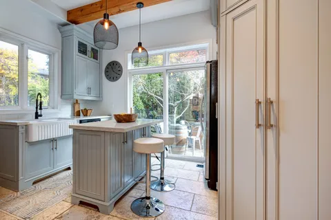 138 Edgewood Ave, Toronto, ON M4L 3H3