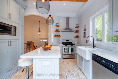 138 Edgewood Ave, Toronto, ON M4L 3H3