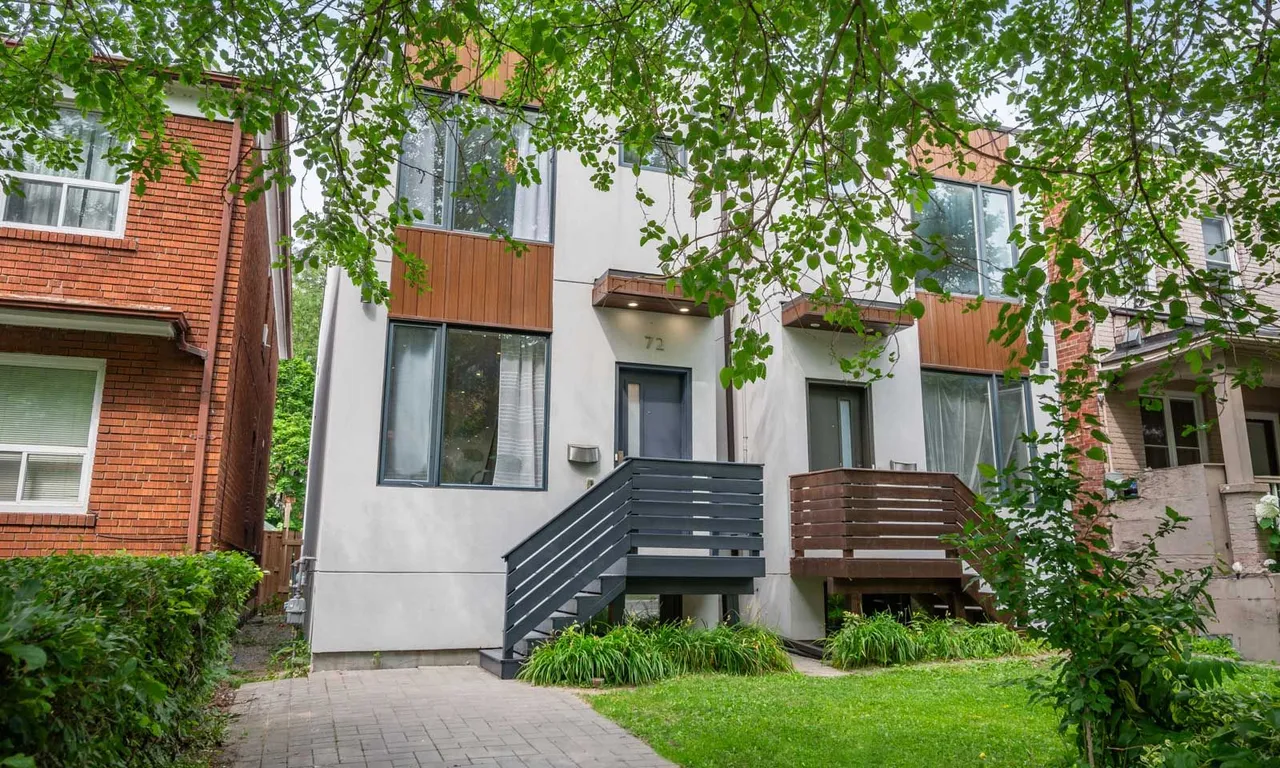 72 Curzon St, Toronto, ON M4M 3B4