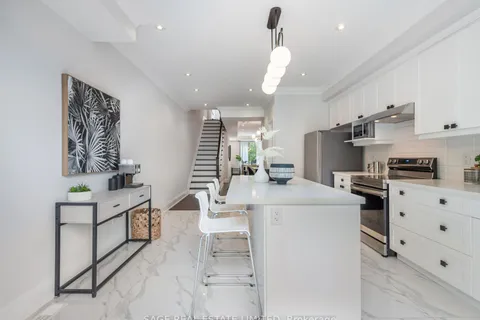 72 Curzon St, Toronto, ON M4M 3B4