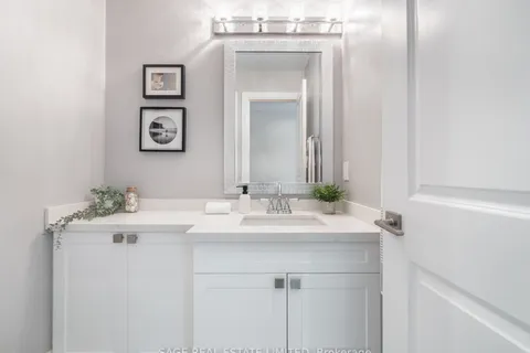 72 Curzon St, Toronto, ON M4M 3B4