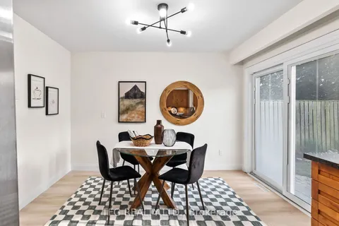 298 Waverly St, Oshawa, ON L1J 5V6