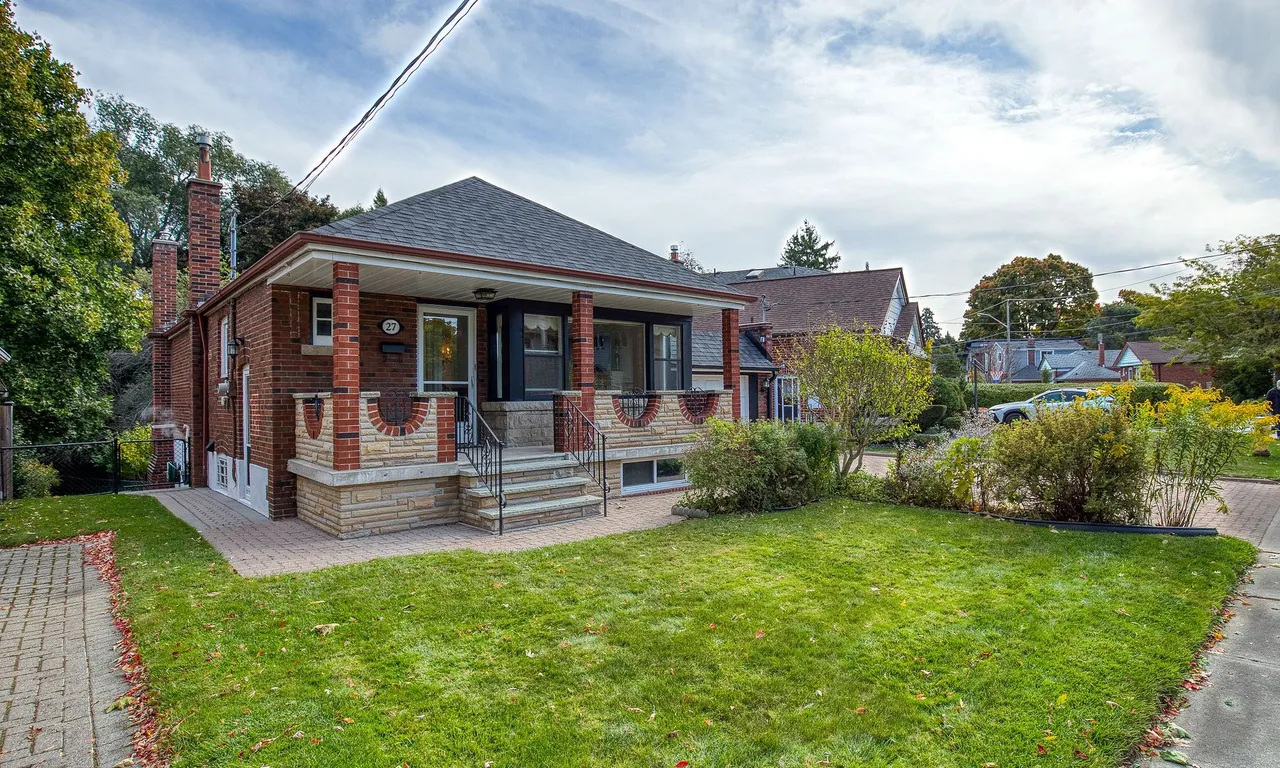 27 Glen Gannon Dr, Toronto, ON M4B 2W3