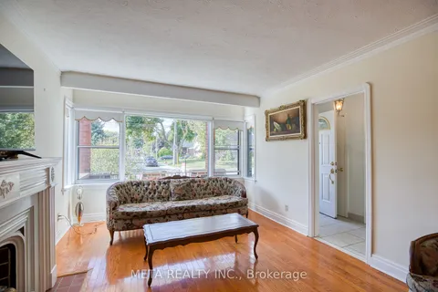 27 Glen Gannon Dr, Toronto, ON M4B 2W3