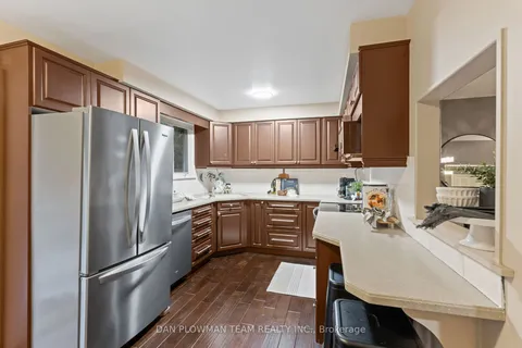 50 Evergreen Dr, Whitby, ON L1N 6N6