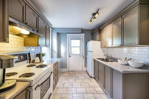 269 Jarvis St, Oshawa, ON L1G 5K8