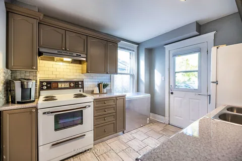 269 Jarvis St, Oshawa, ON L1G 5K8