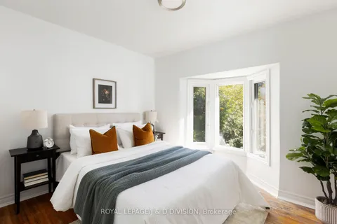 30 Ivy Ave, Toronto, ON M4L 2H7