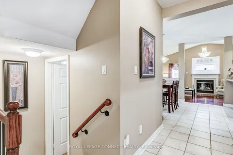 2002 Bloomfield Crt, Pickering, ON L1X 2W8