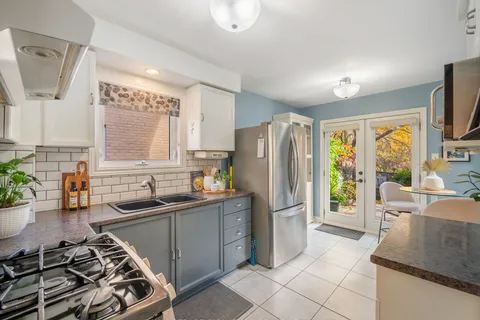 1545 Marshcourt Dr, Pickering, ON L1V 6C8