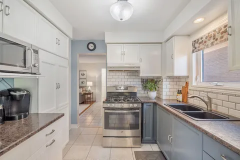 1545 Marshcourt Dr, Pickering, ON L1V 6C8