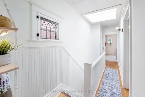 10 Keystone Ave, Toronto, ON M4C 1H1